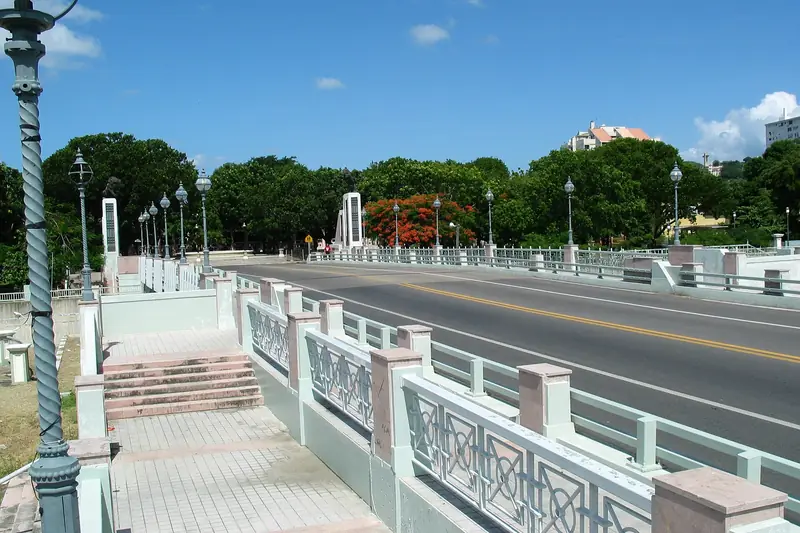 Town photo of Ponce, not of the business