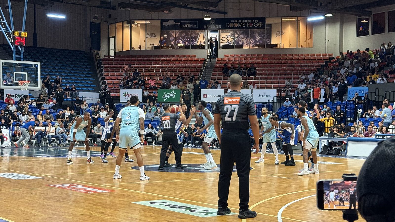 Mets de Guaynabo vs Osos de Manatí basketball game