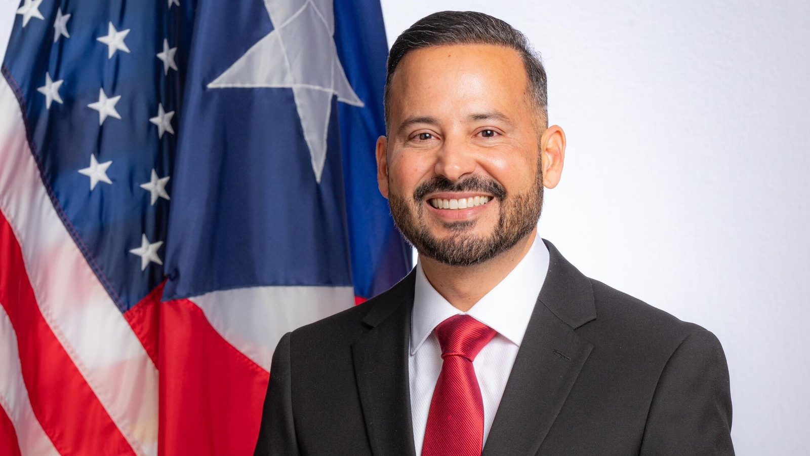 Official portrait of Senator Luis Javier Hernández