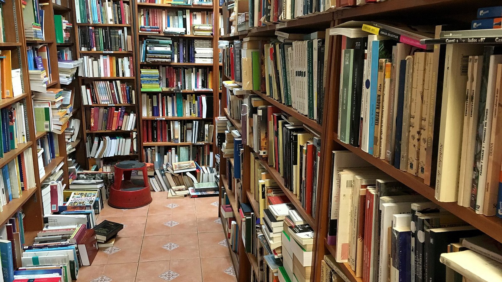 Street view of a bookstore in the Río Piedras area of San Juan, Puerto Rico