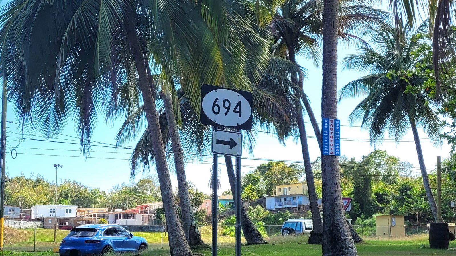 Carretera PR-694 en Dorado, Puerto Rico