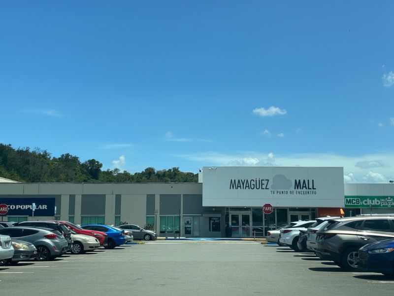 Entrance to Mayagüez Mall through the JC Penney concourse