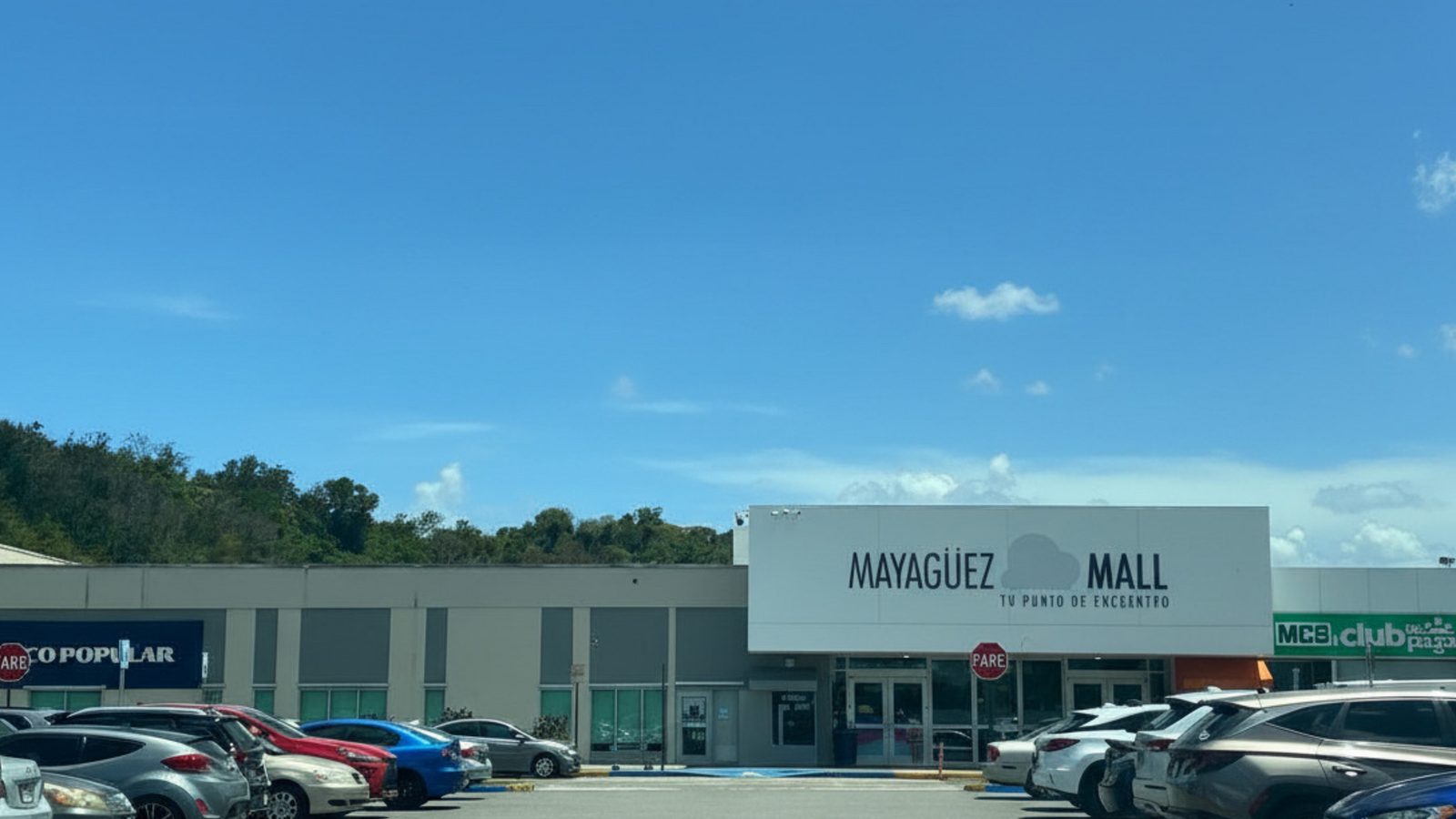 Entrance to Mayagüez Mall through the JC Penney concourse