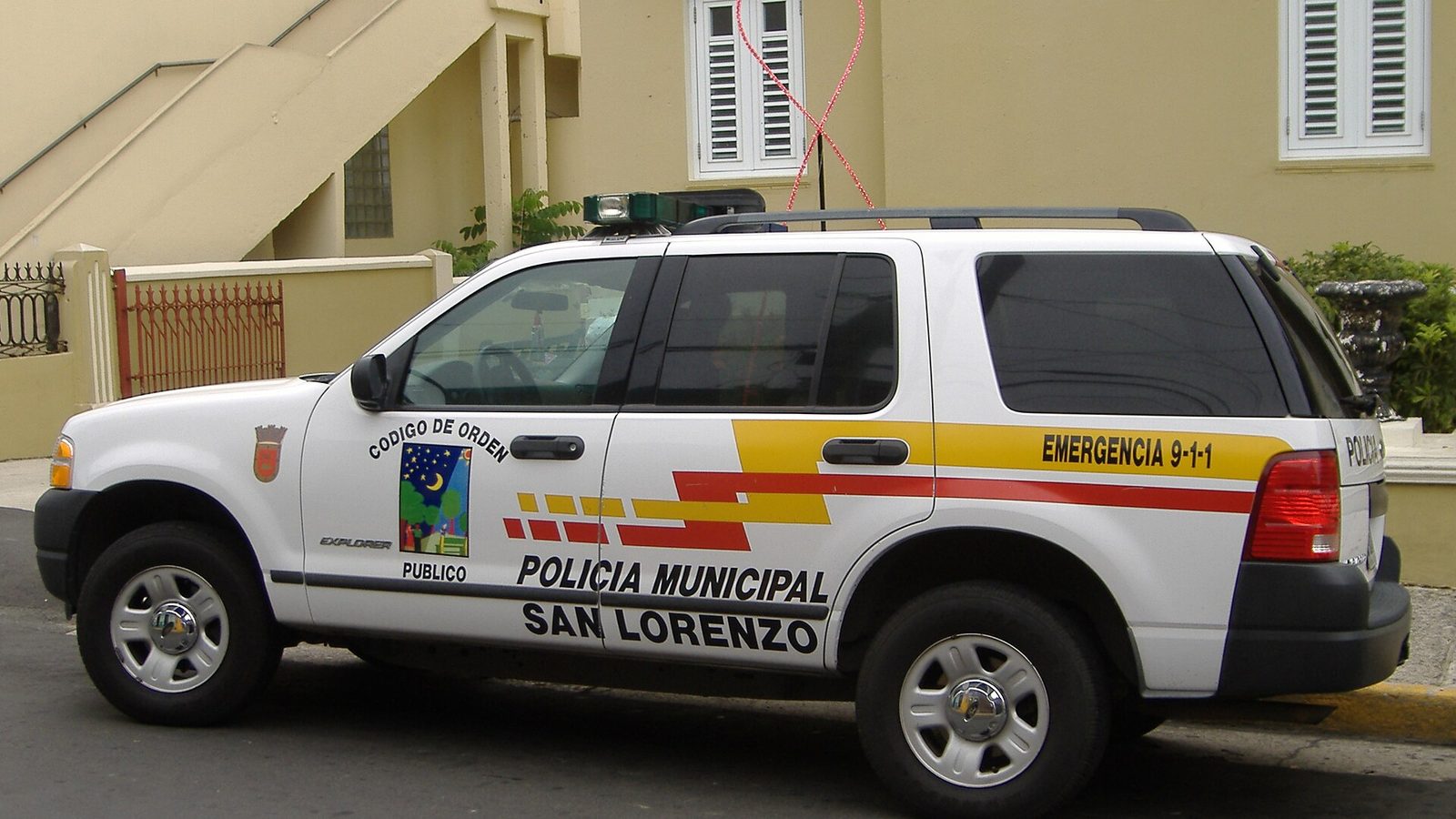 San Lorenzo Municipal Police SUV parked on a street