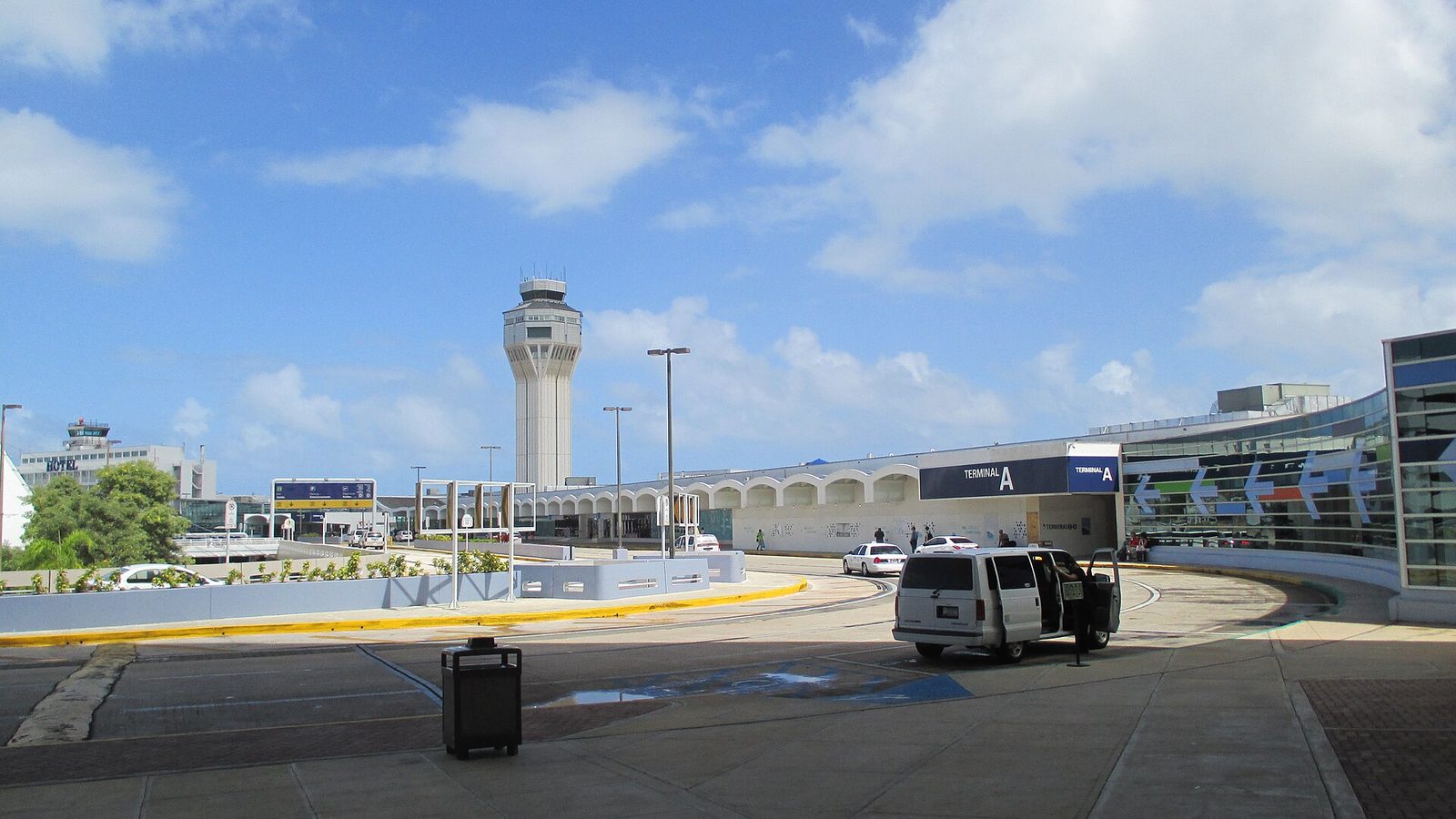 Pick-up and drop-off area at Luis Muñoz Marín International Airport, San Juan