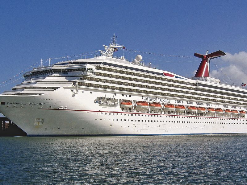 A cruise ship docked in San Juan (2004)