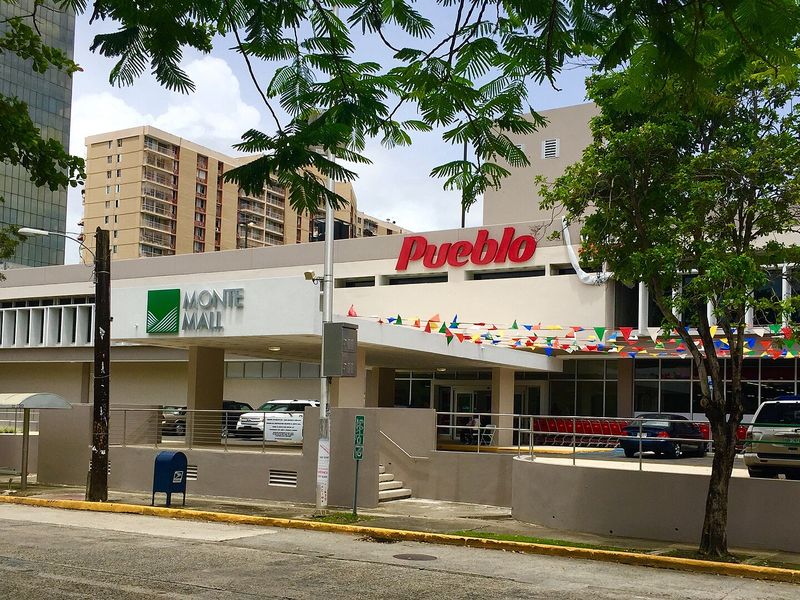 El Monte Mall and its Pueblo supermarket, San Juan