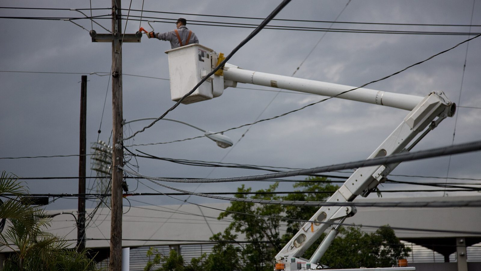 A utility crew at work on power poles in Ponce (2008)