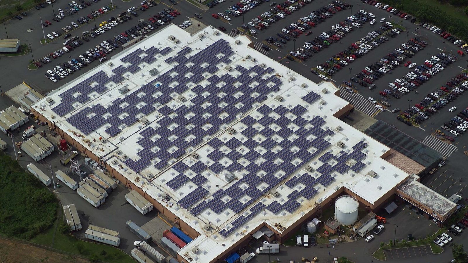 Solar panels on the roof of a store in Caguas