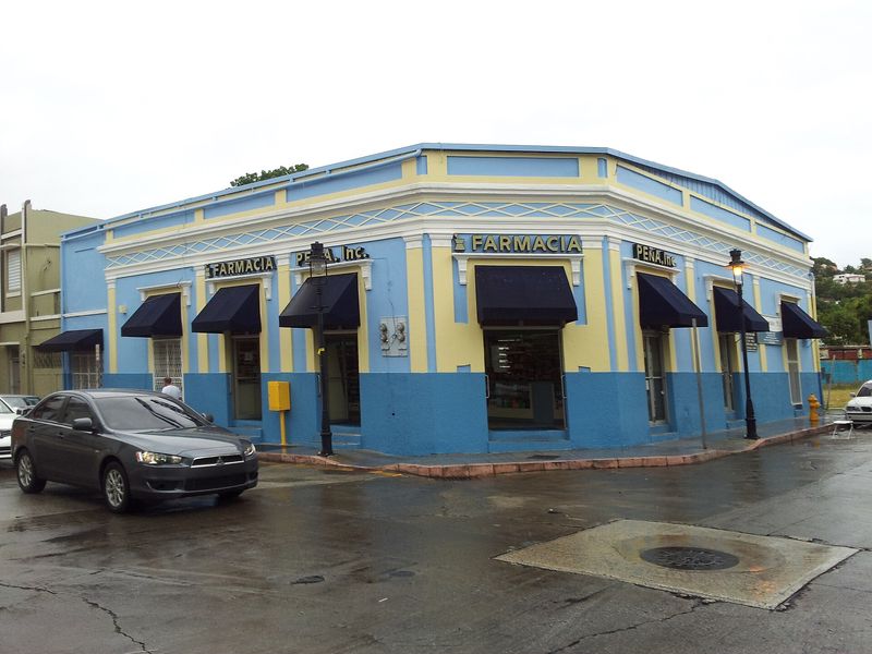 Farmacia Peña, a pharmacy on a street corner in Ponce