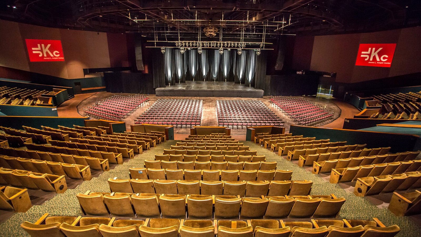 Exterior front view of the James L. Knight Center Theater in Miami