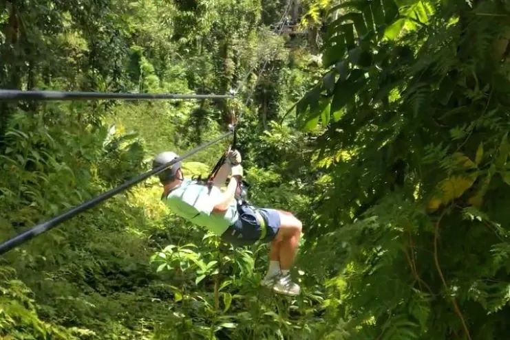 Tirolesa con Jerry's Adventures