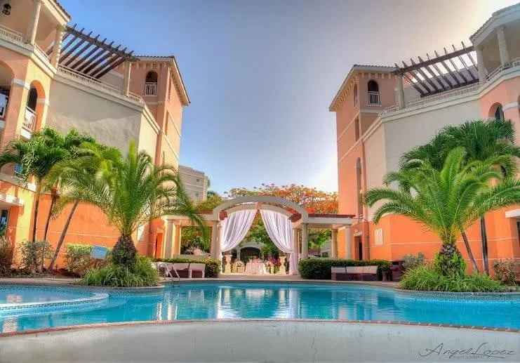 imagen de una piscina