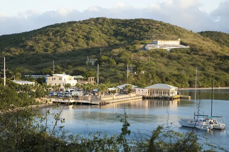 imagen de marina costera