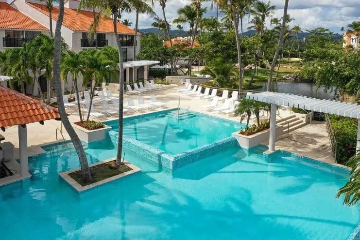 imagen de una piscina