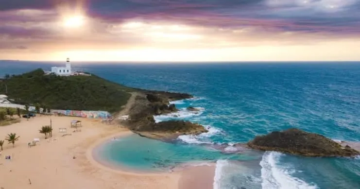 imagen de piscinas en la playa