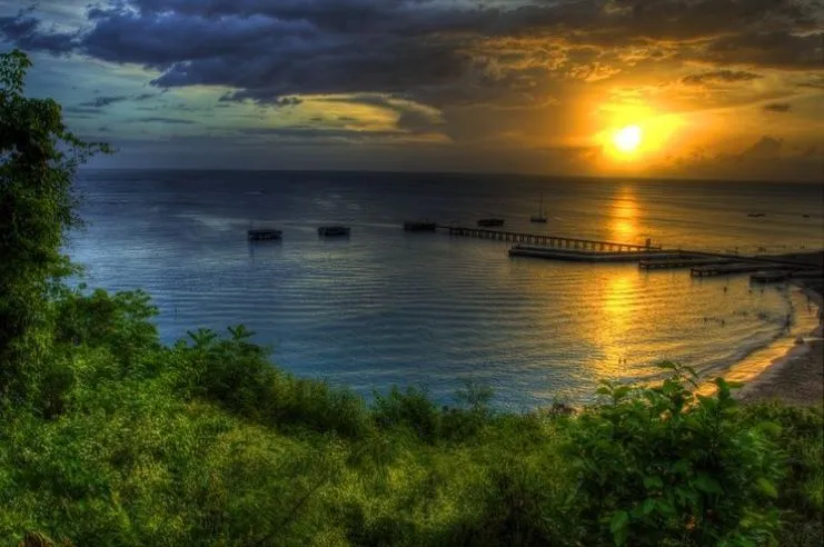 imagen del atardecer en Playa Crash Boat