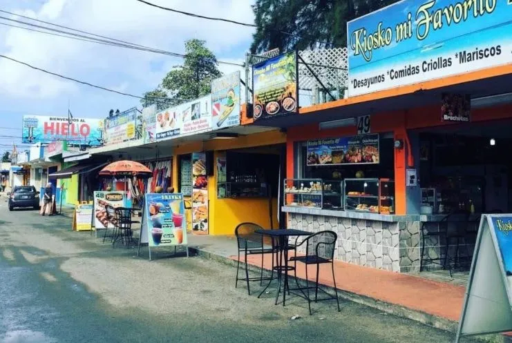 imagen de los quioscos de Luquillo en Puerto Rico