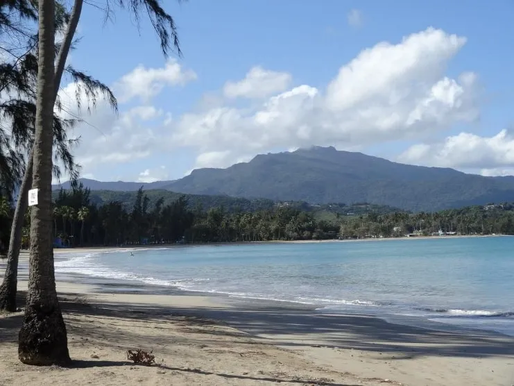 Orilla de la playa de Luquillo