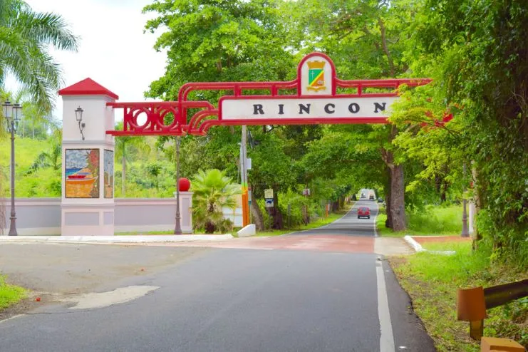 Letrero de “Bienvenidos a Rincón”