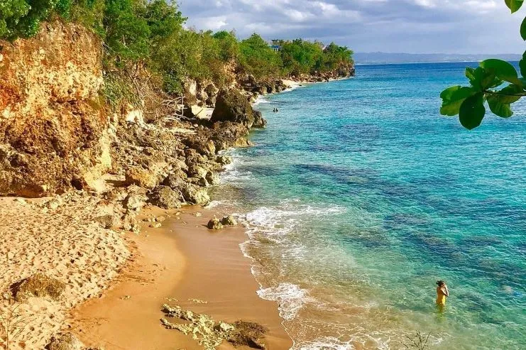 Playa Peña Blanca en Aguadilla