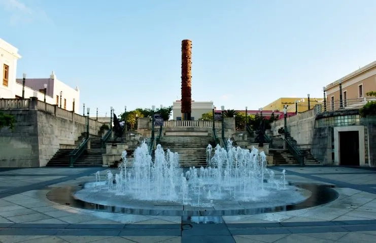 imagen de la Plaza del Quinto Centenario en San Juan