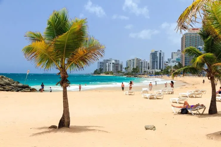 imagen de una playa en San Juan, PR