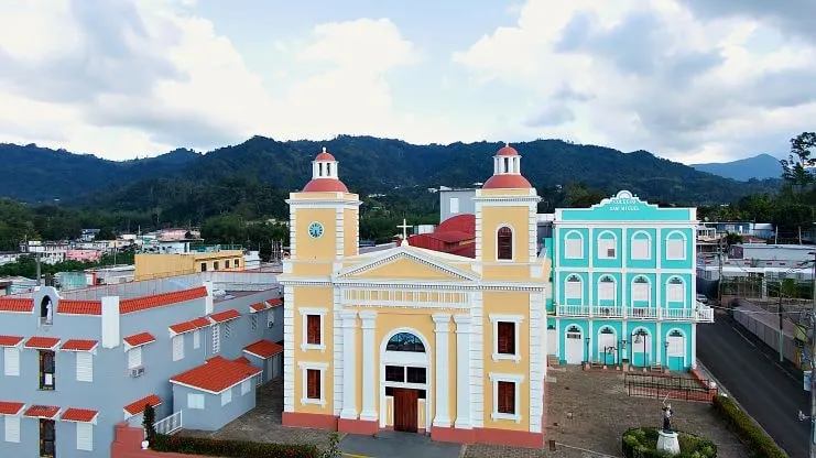 Una iglesia en Utuado