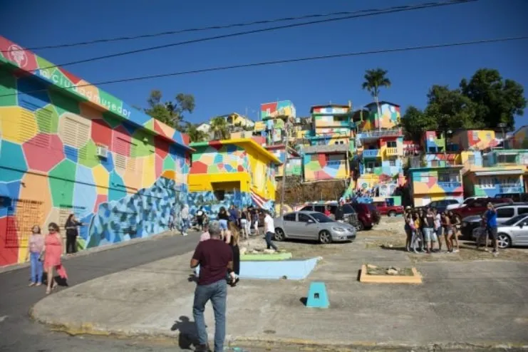 Casa con mural en Aguadilla