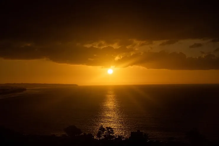 Atardecer en una playa de Aguadilla