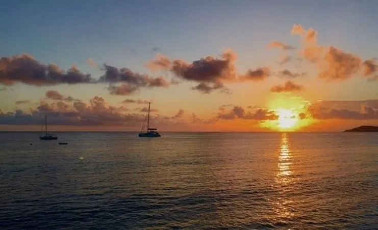 imagen de un atardecer en El Malecón