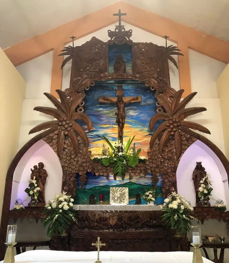imagen del altar de la parroquia San José de Luquillo