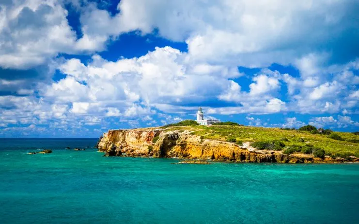 Acantilados del faro de Cabo Rojo
