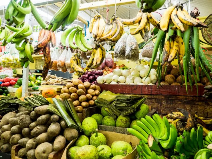 image of a local fruit market in PR