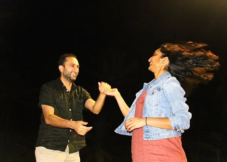 imagen de una pareja bailando salsa