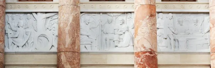 Friso de la época taína en el Capitolio