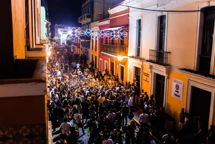 Las Fiestas de la Calle San Sebastián de noche