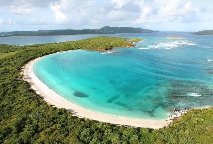 Vista aérea de la isla de Culebrita