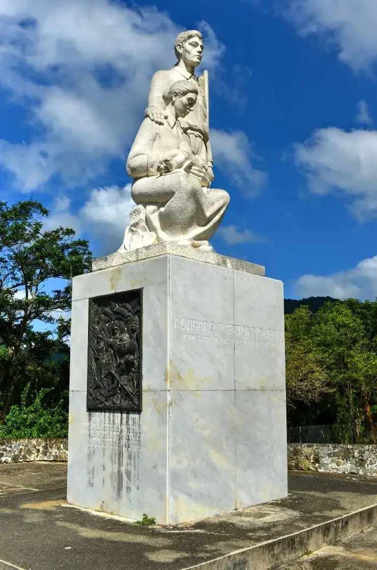 imagen del monumento al jíbaro puertorriqueño