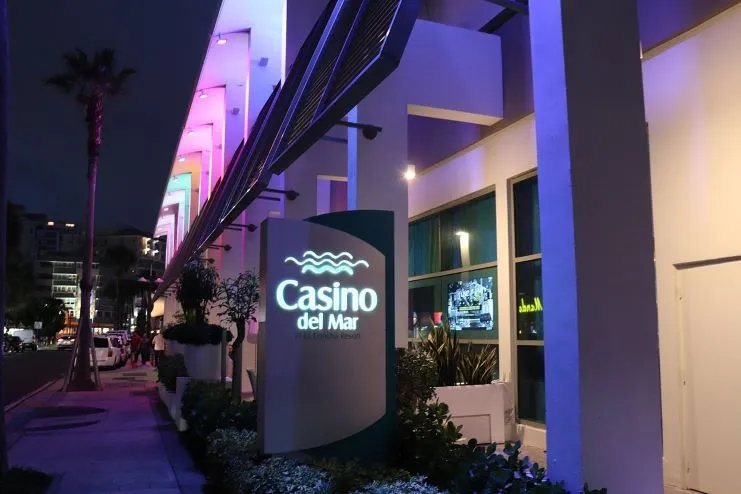 Entrada de Casino del Mar