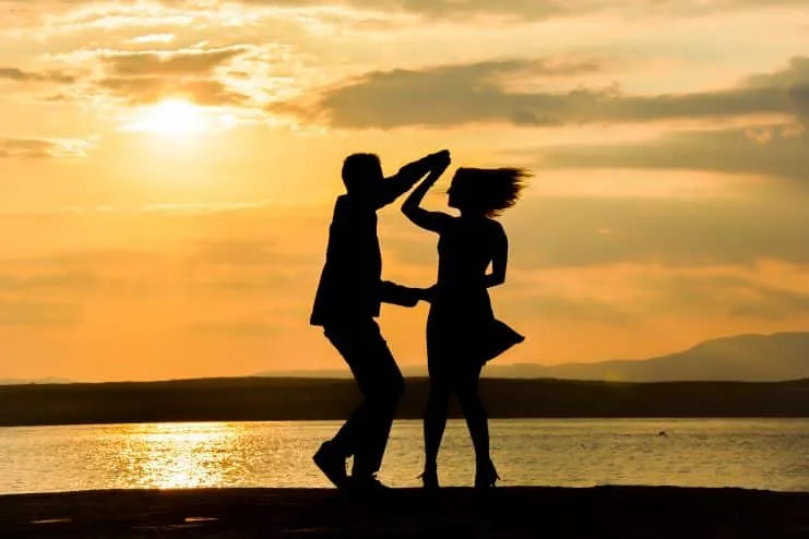 image of couple dancing salsa