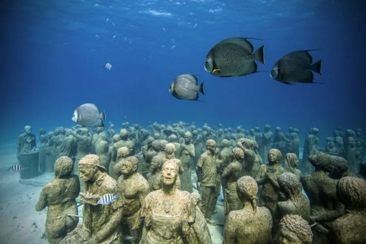 image of the sculptures at the Underwater Museum MUSA