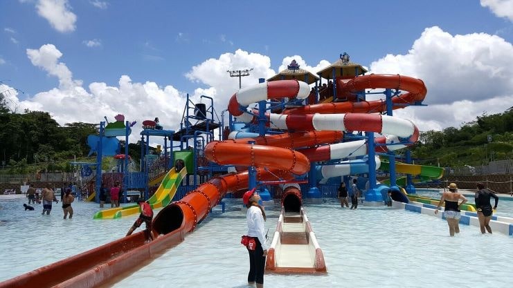 image of Surf ‘N Fun's pool slides