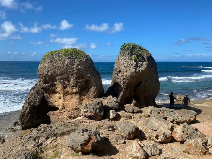 image of a two big rocks which is a sign that you arrived at Table Top Beach