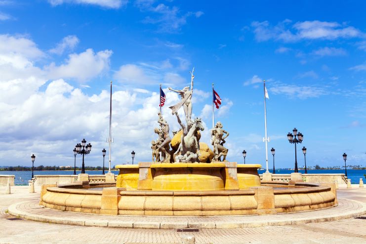 image of the famous fountain in Paseo de la Princesa