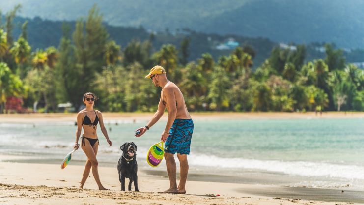 image of tourists in Luquillo, Puerto Rico