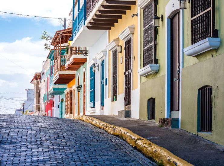 image of the colorful street of Old San Juan