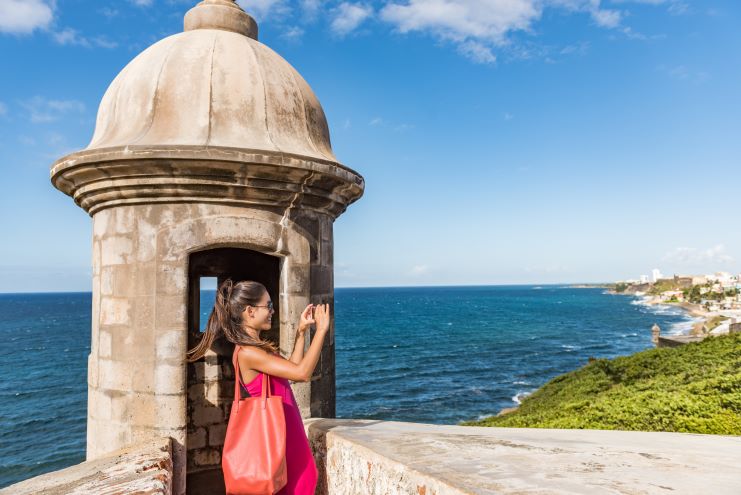 image of a tourist in PR taking photos