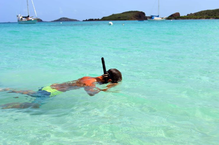 image of a guy snorkeling in Culebrita