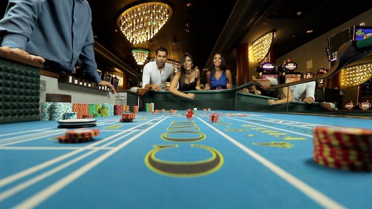 image of peope playing at Casino del Mar